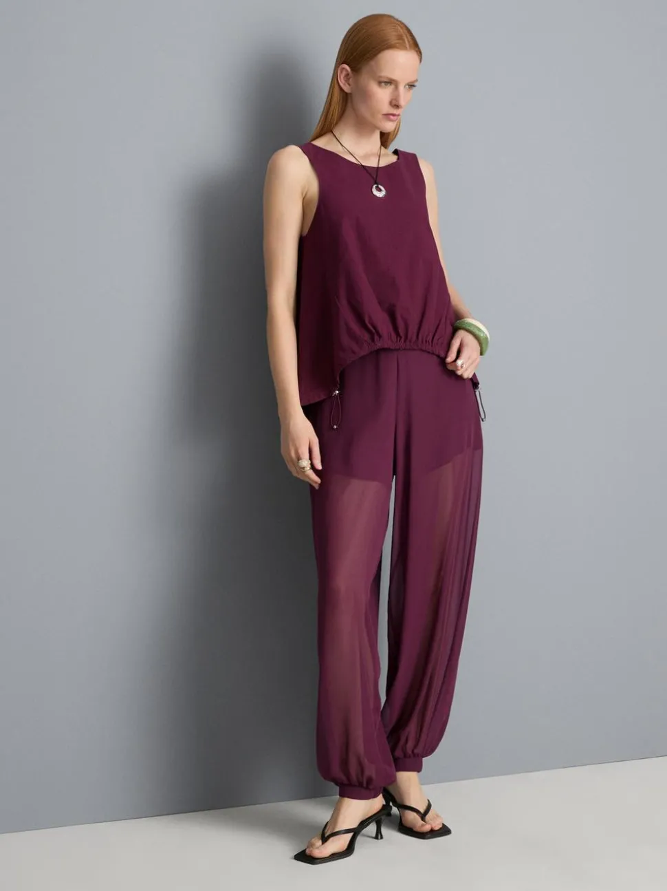 Funktionales Tanktop mit rundem Saum