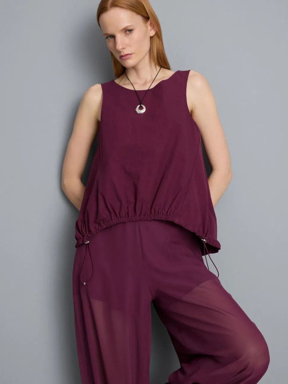 Funktionales Tanktop mit rundem Saum