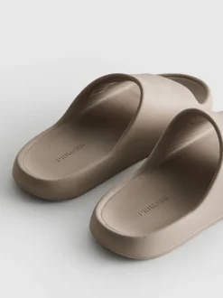 Geformte Badesandalen