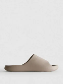 Geformte Badesandalen