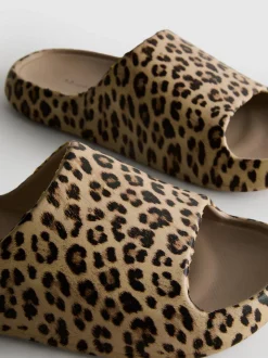 Geformte Badesandalen