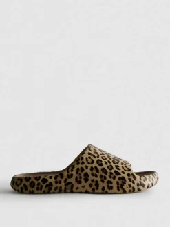 Geformte Badesandalen