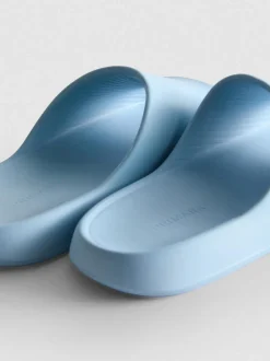 Geformte Badesandalen