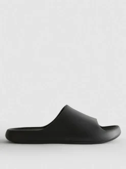 Geformte Badesandalen