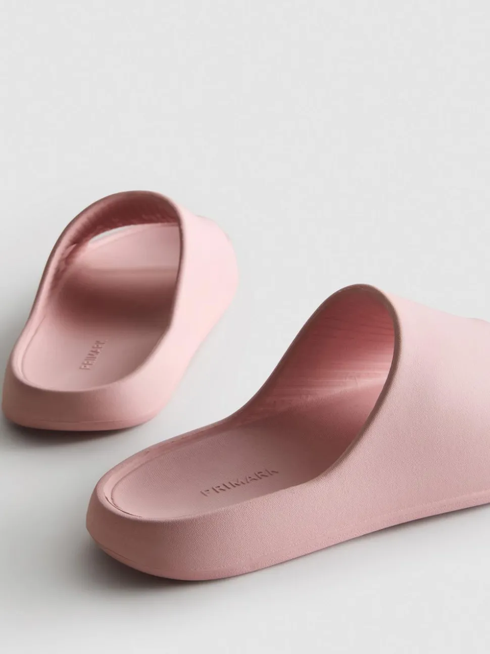 Geformte Badesandalen