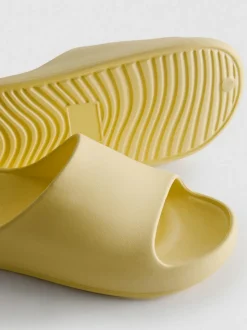 Geformte Badesandalen