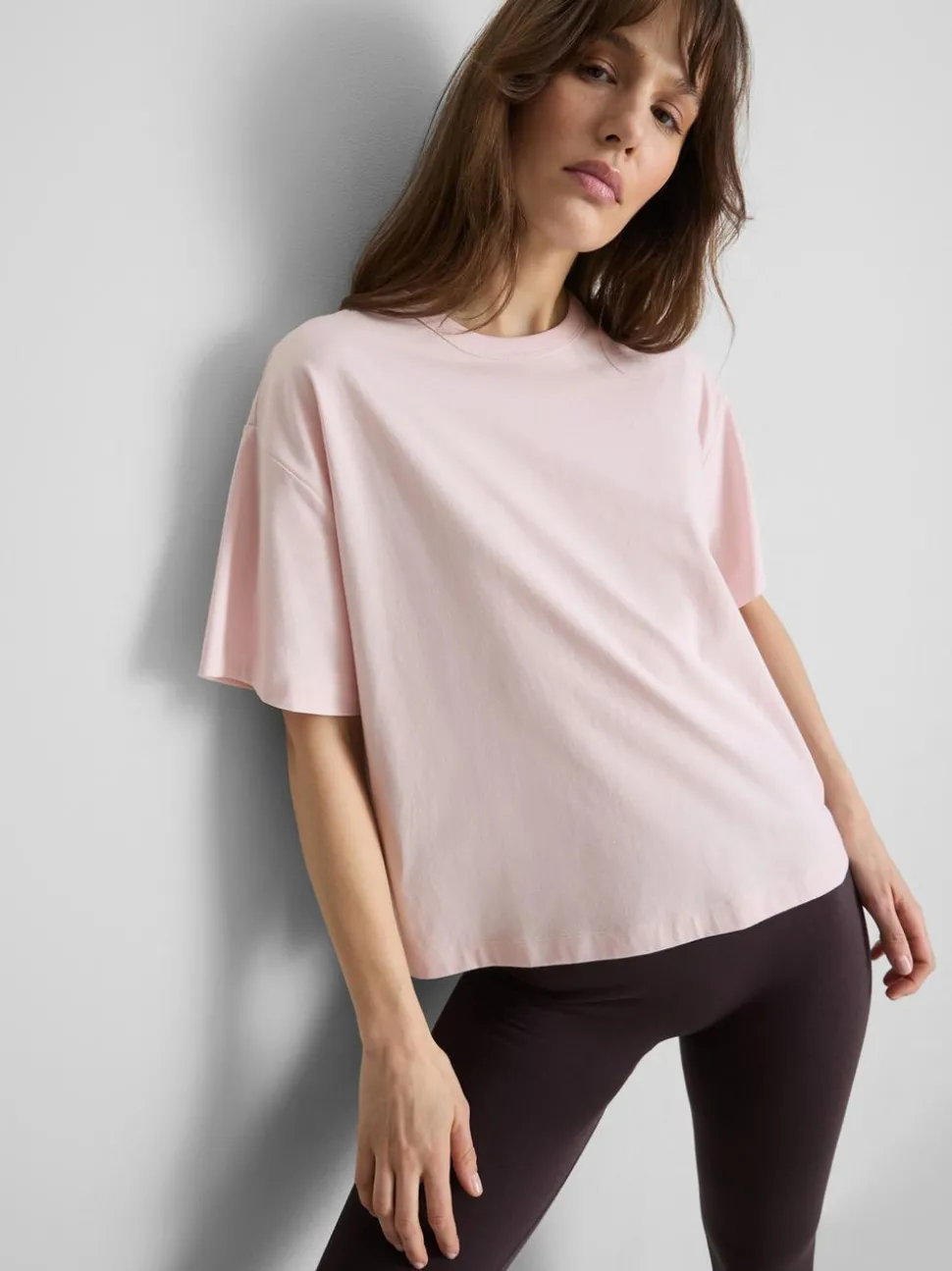Gerade geschnittenes Baumwoll-T-Shirt mit Rundhalsausschnitt
