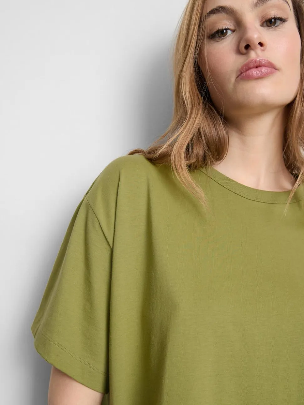 Gerade geschnittenes Baumwoll-T-Shirt mit Rundhalsausschnitt