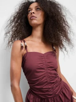 Gerafftes Midikleid mit Perlen
