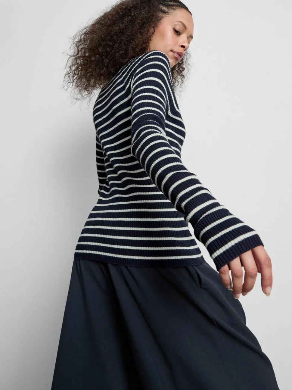 Gerippter Pullover mit V-Ausschnitt