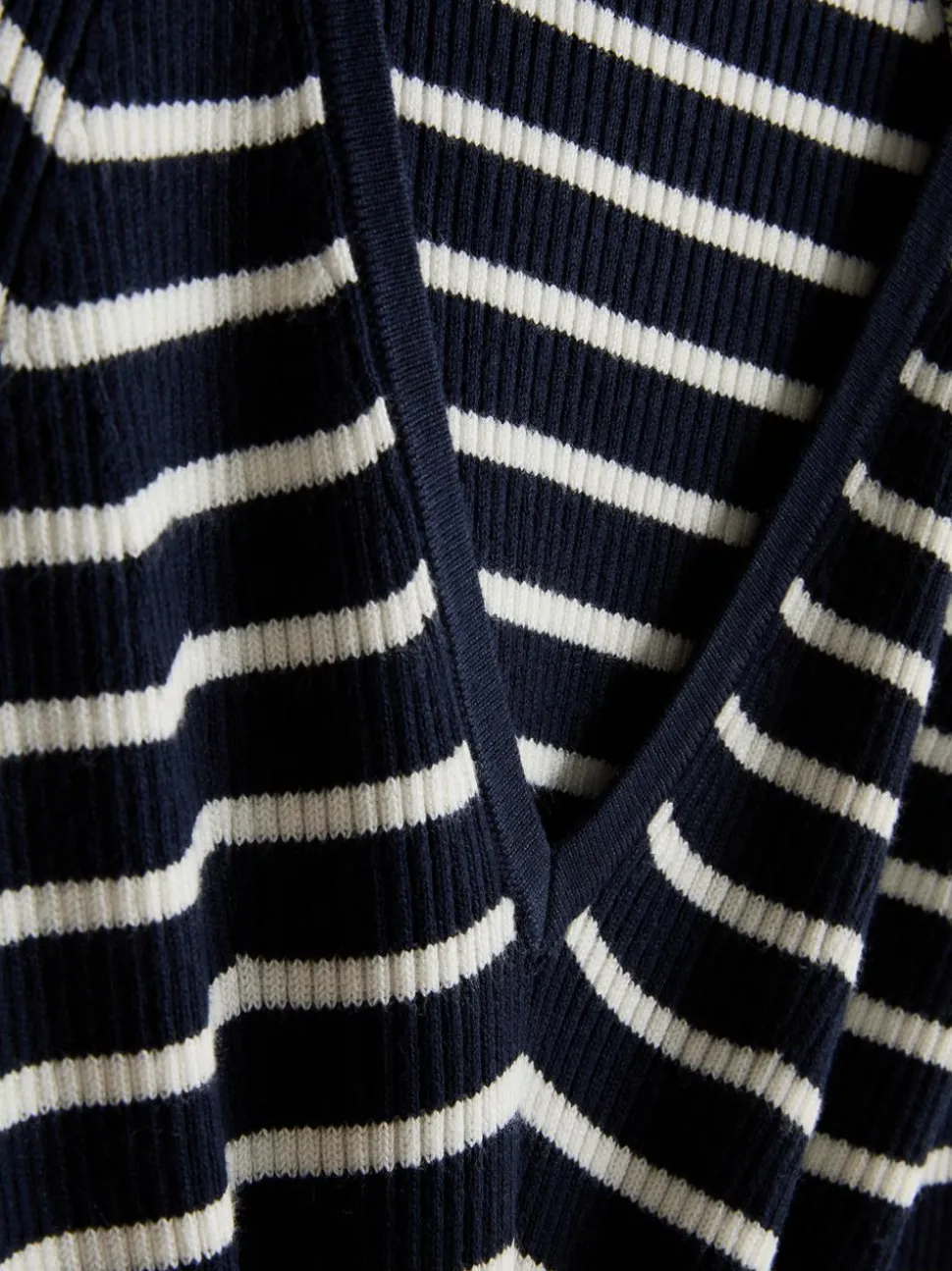 Gerippter Pullover mit V-Ausschnitt