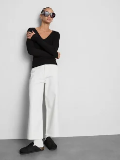 Gerippter Pullover mit V-Ausschnitt