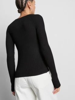 Gerippter Pullover mit V-Ausschnitt