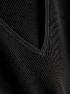Gerippter Pullover mit V-Ausschnitt