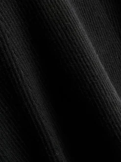 Gerippter Pullover mit V-Ausschnitt