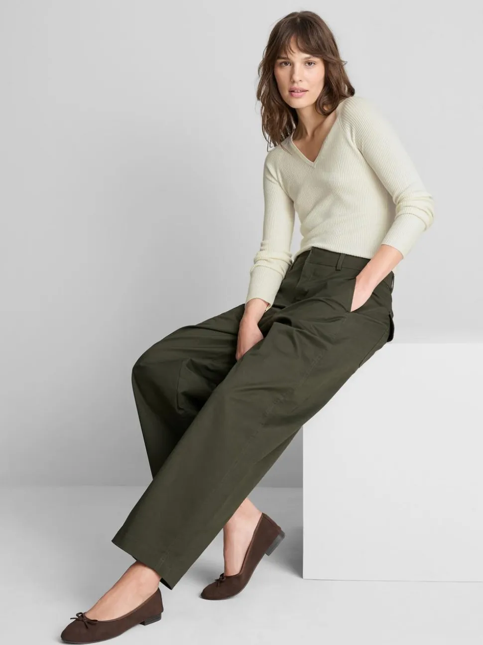 Gerippter Pullover mit V-Ausschnitt