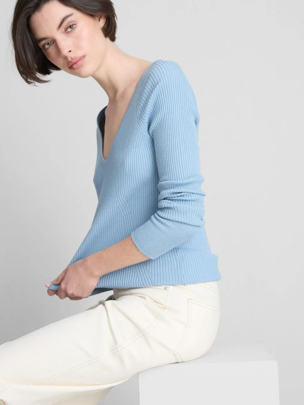Gerippter Pullover mit V-Ausschnitt
