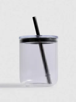 Gerippter Reisebecher aus Glas