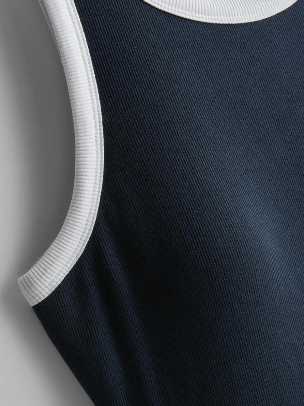 Geripptes Midikleid mit integriertem BH