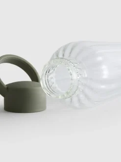 Gerippte Trinkflasche aus Glas