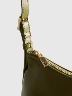 Geschwungene Kunstleder-Schultertasche