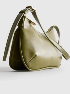 Geschwungene Kunstleder-Schultertasche