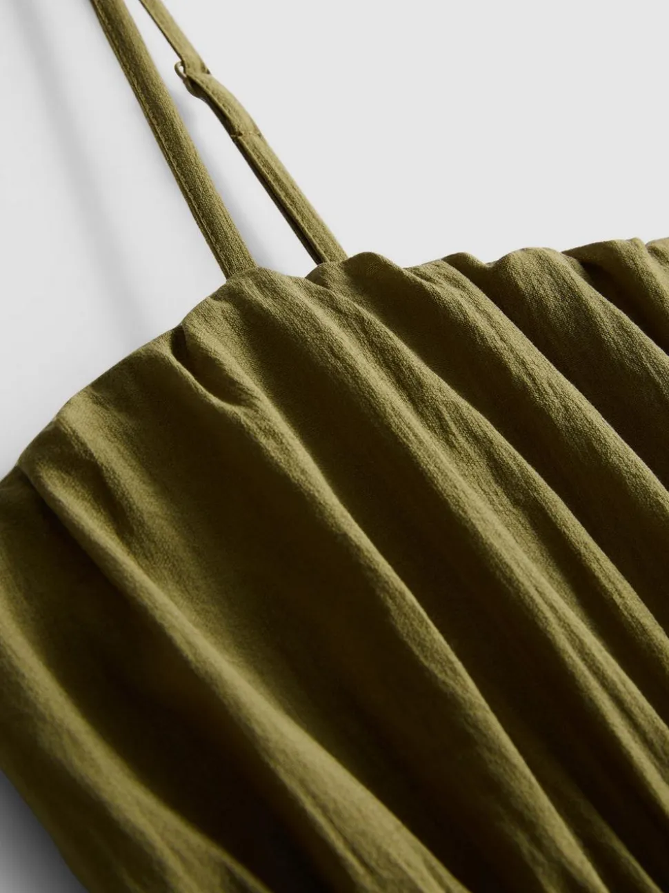 Gesmoktes Maxikleid mit Stufen