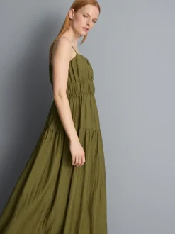 Gesmoktes Maxikleid mit Stufen