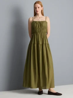 Gesmoktes Maxikleid mit Stufen