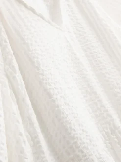 Gesmoktes Midikleid aus Baumwoll-Seersucker