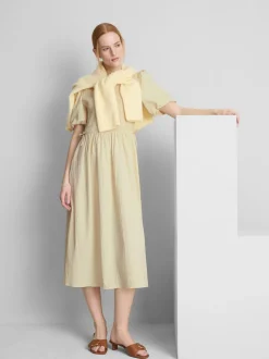 Gesmoktes Midikleid aus Seersucker