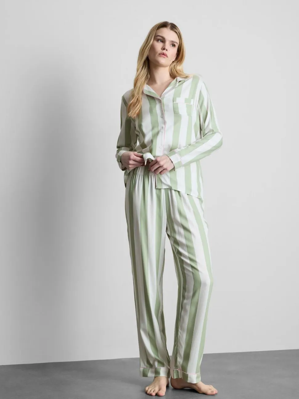 Gestreifter Baumwoll-Schlafanzug im Boyfriend-Look