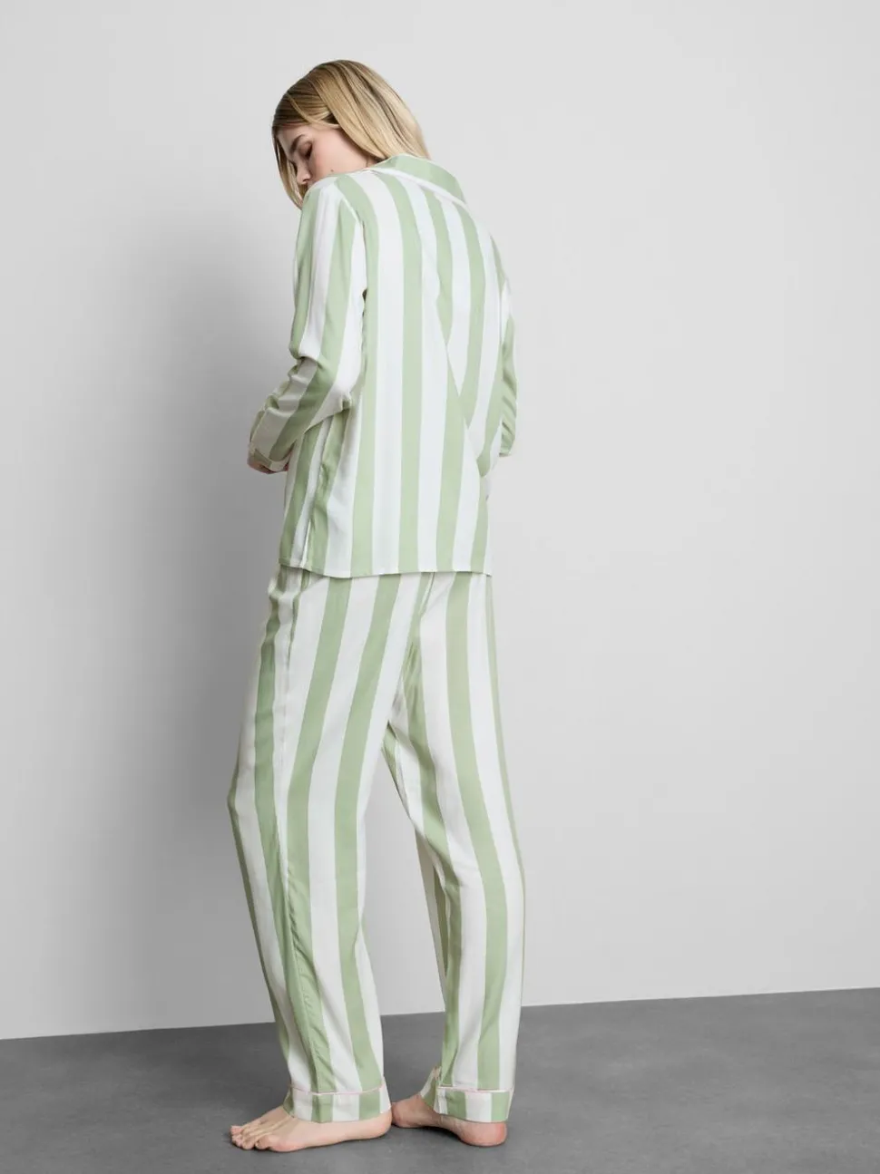 Gestreifter Baumwoll-Schlafanzug im Boyfriend-Look