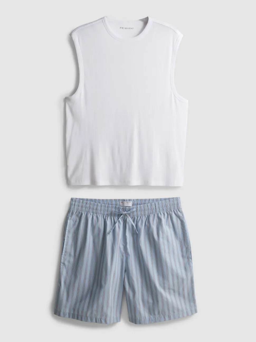 Gestreifter Schlafanzug mit Shorts