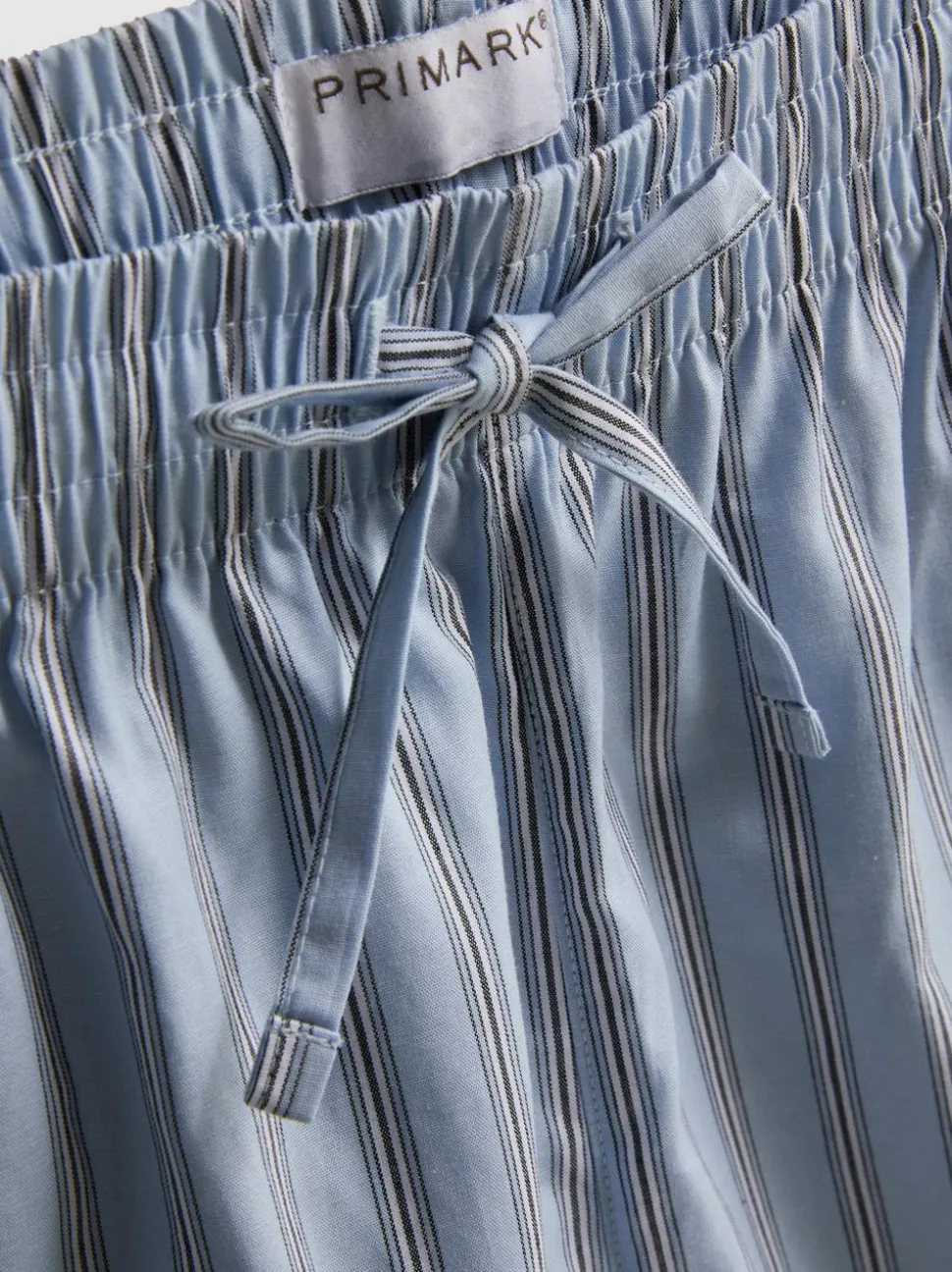Gestreifter Schlafanzug mit Shorts