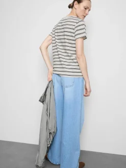 Gestreiftes Baumwoll-T-Shirt mit V-Ausschnitt