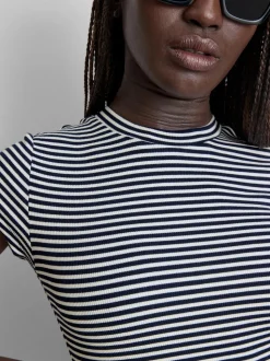 Gestreiftes, geripptes T-Shirt mit Flügelärmeln