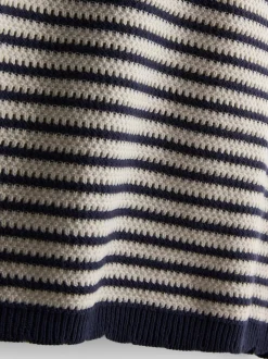 Gestreiftes Strickkleid mit Neckholder