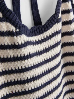 Gestreiftes Strickkleid mit Neckholder
