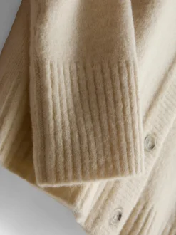 Gestrickter Cardigan mit V-Ausschnitt