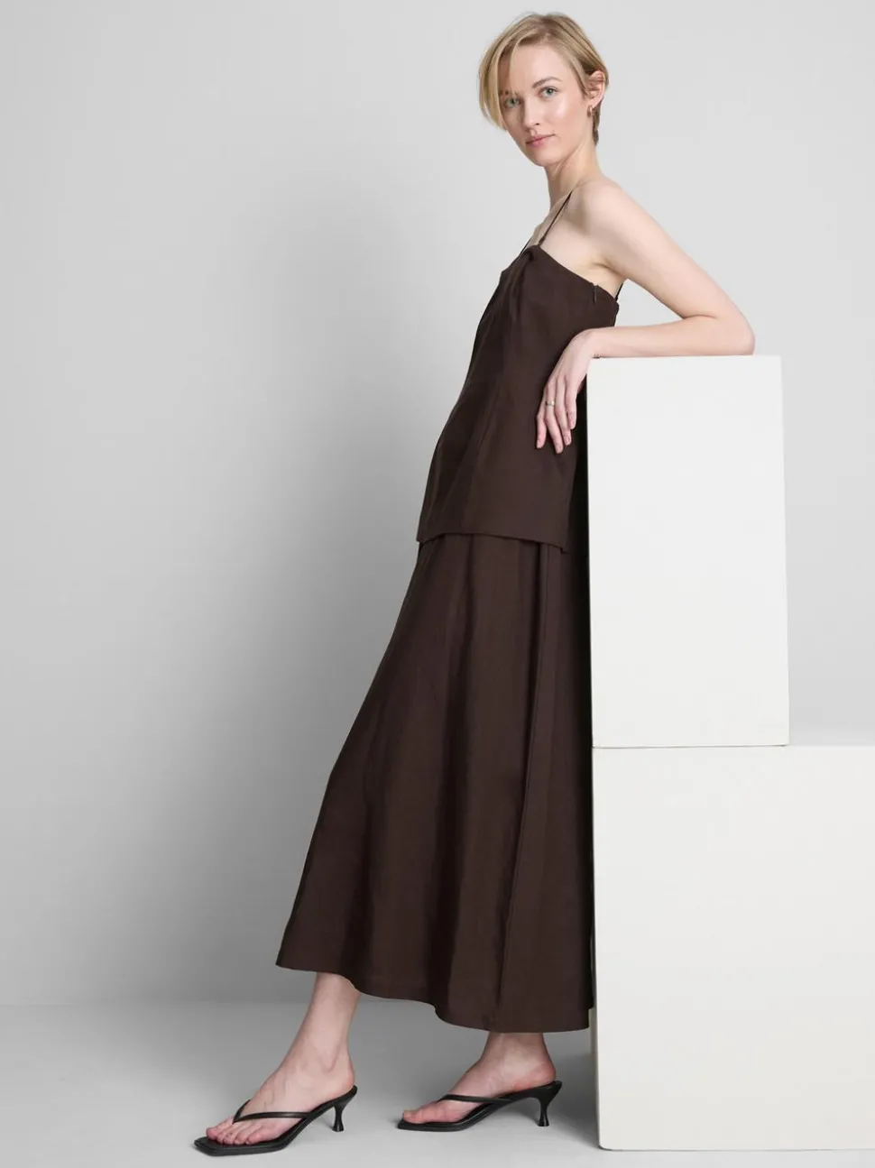 Gestuftes „The Edit“ Midikleid aus Leinengemisch