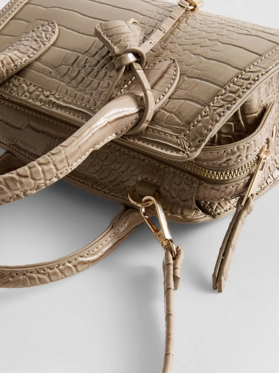 Handtasche in Kroko-Optik