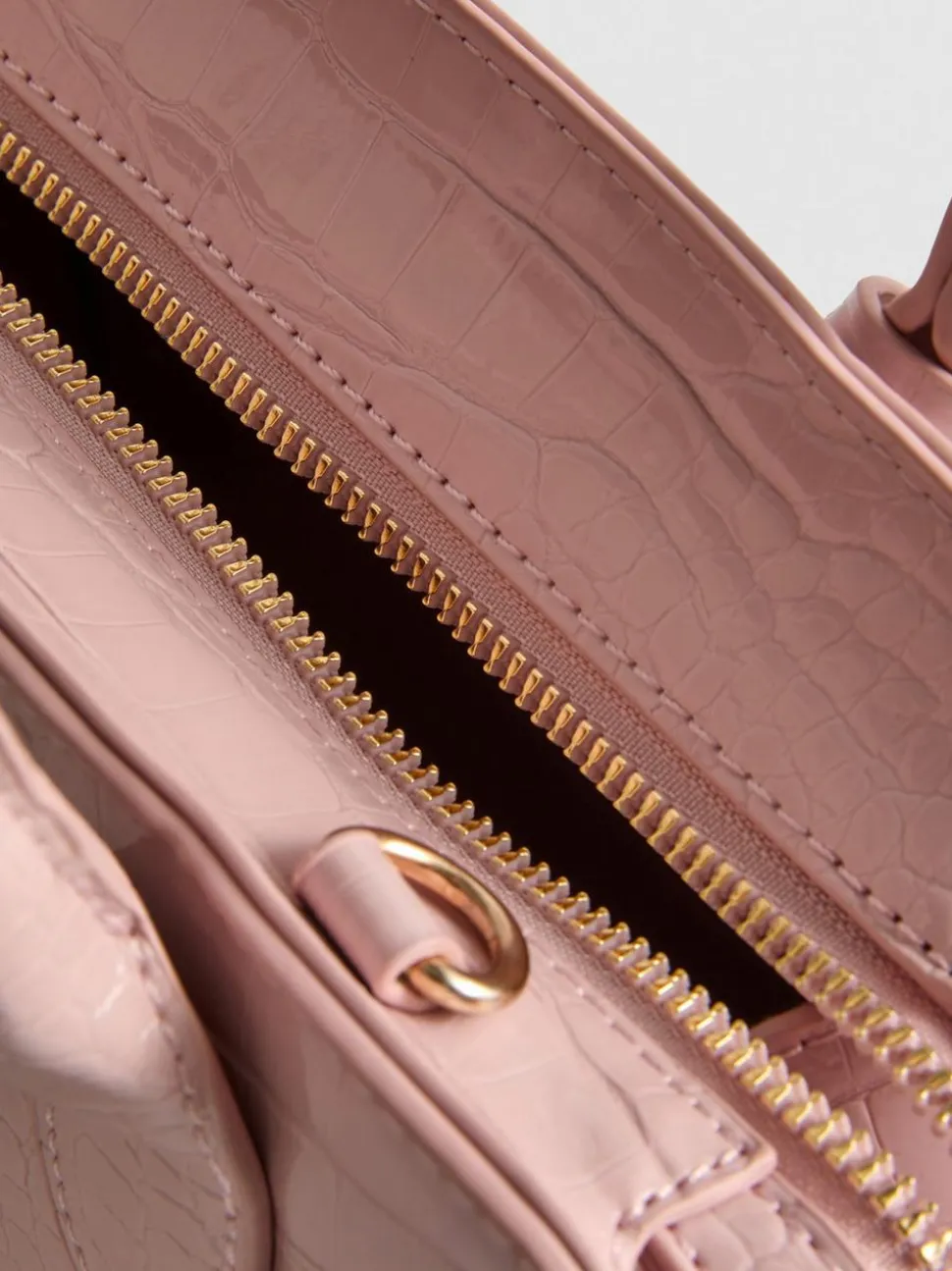Handtasche in Kroko-Optik