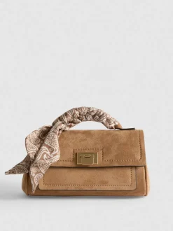 Handtasche mit Tuch am Henkel