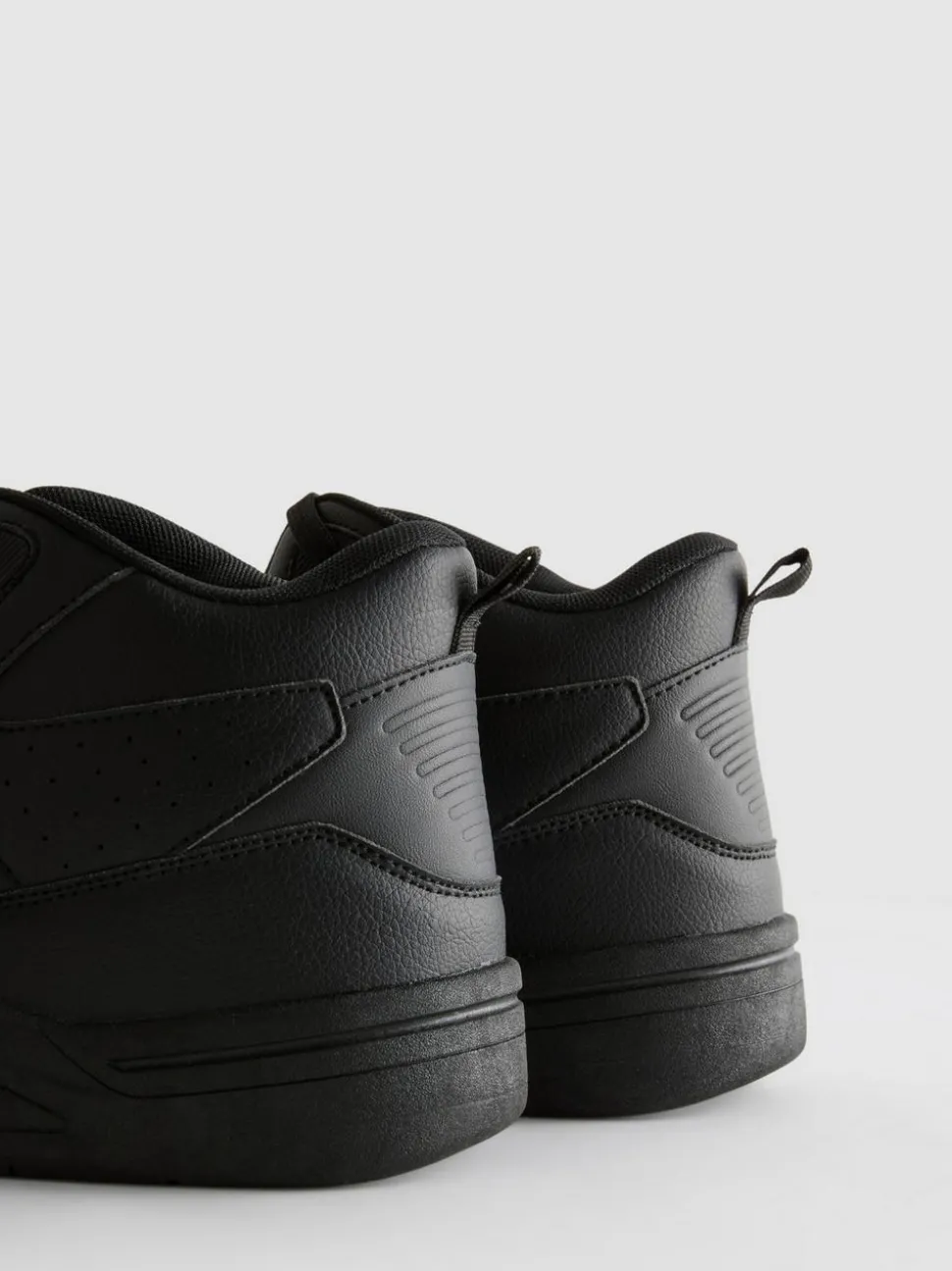 High-Top-Sneaker