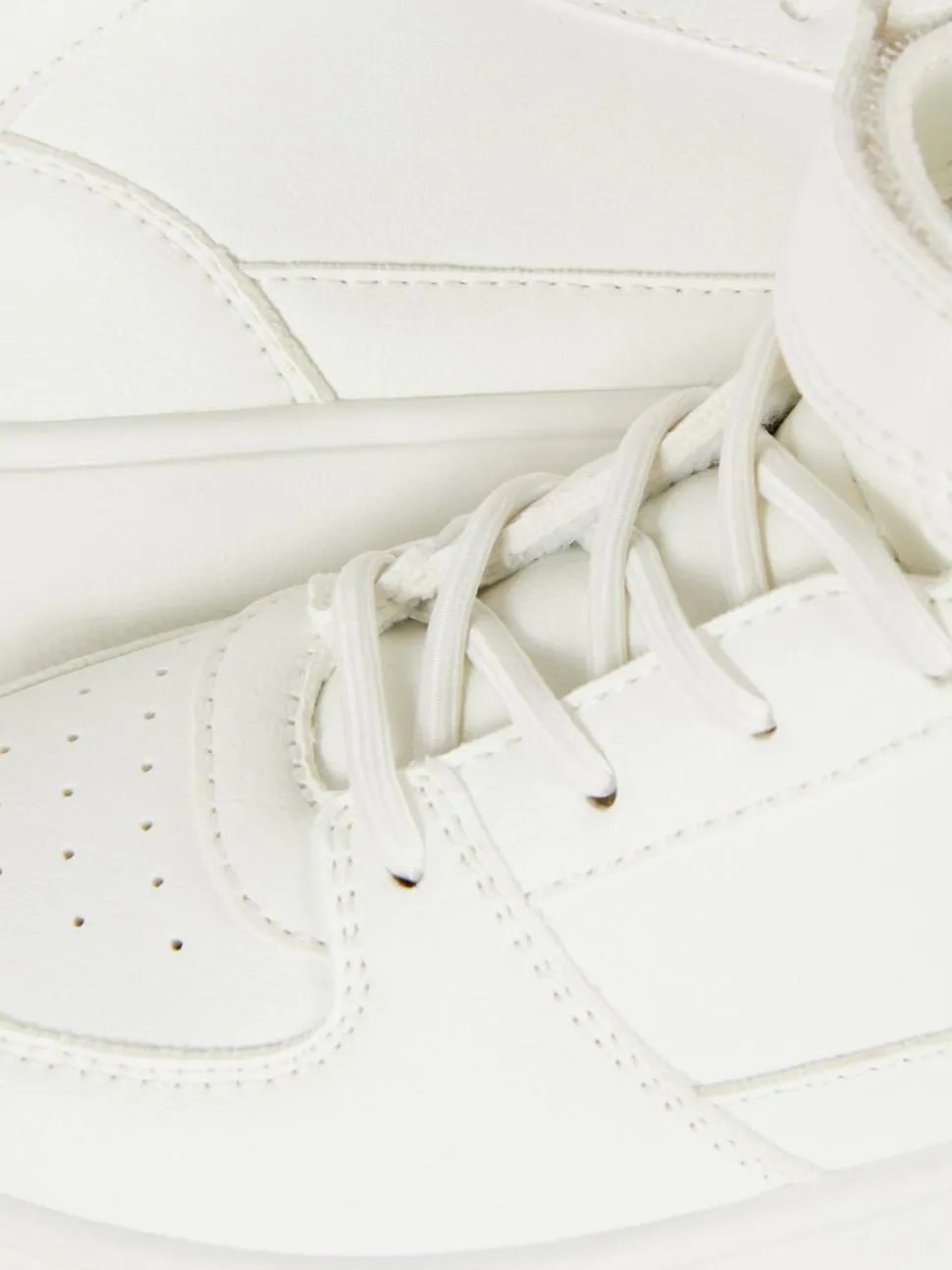 High-Top-Sneaker mit Riemen