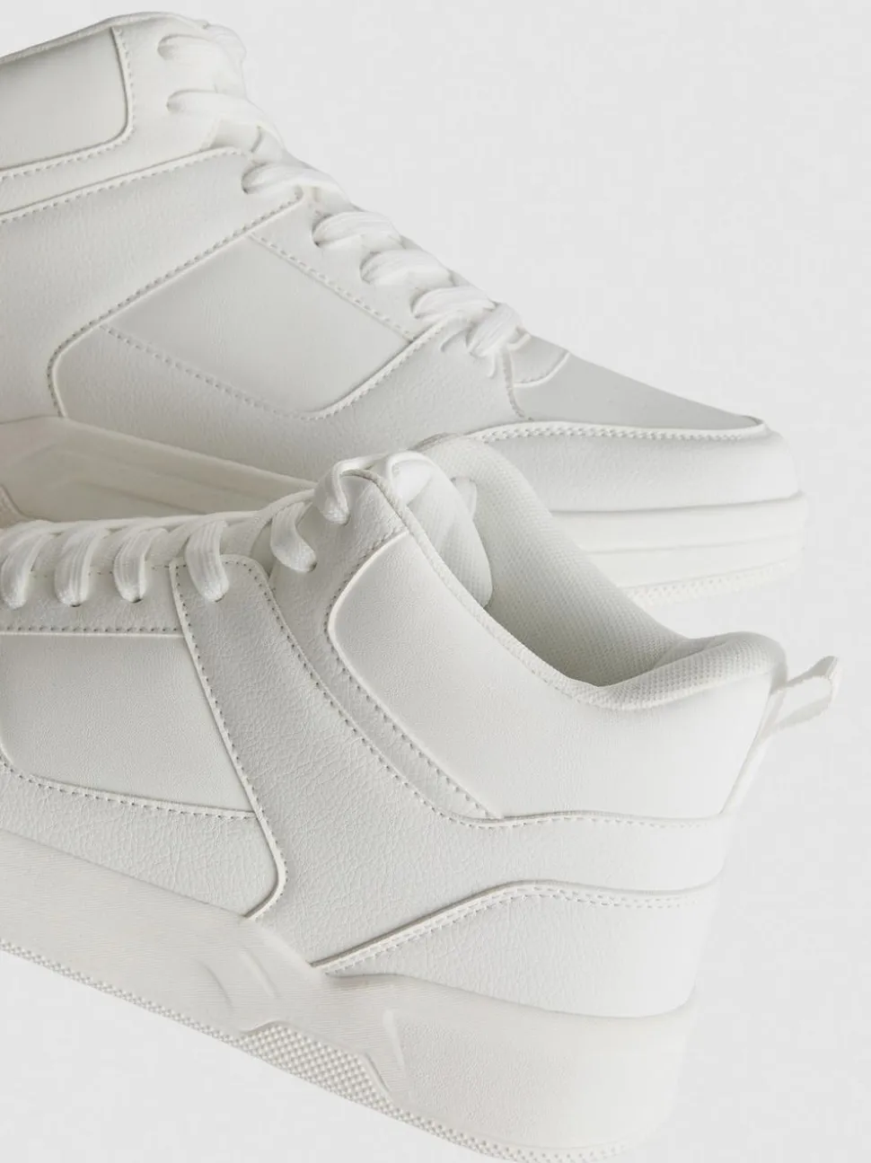 High-Top-Sneaker mit Schnürsenkeln