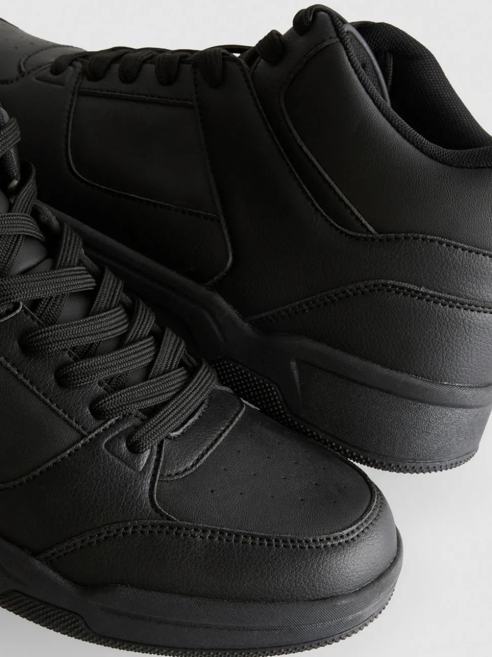 High-Top-Sneaker mit Schnürsenkeln
