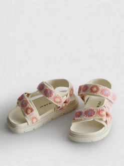 Häkel-Sandalen mit zwei Riemen