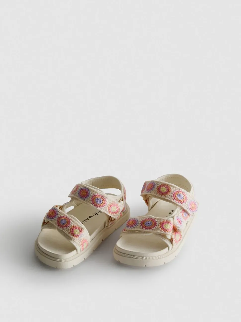 Häkel-Sandalen mit zwei Riemen